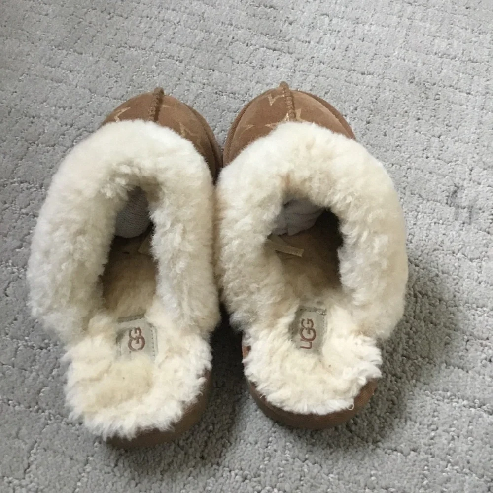UGG Kids Brown Suede Star Slip-On Slippers with Cream Shearling